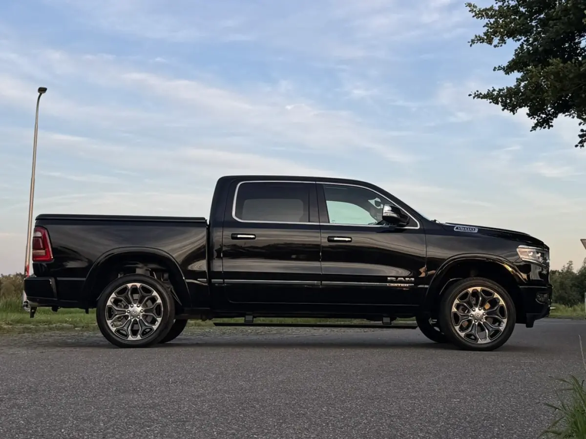 1500 Limited 5.7L V8, 1E EIG, LAGE BIJTELLING, LPG, 360, H&K, PANO, ACC, BLIS, LUCHTVERING, 22 INCH