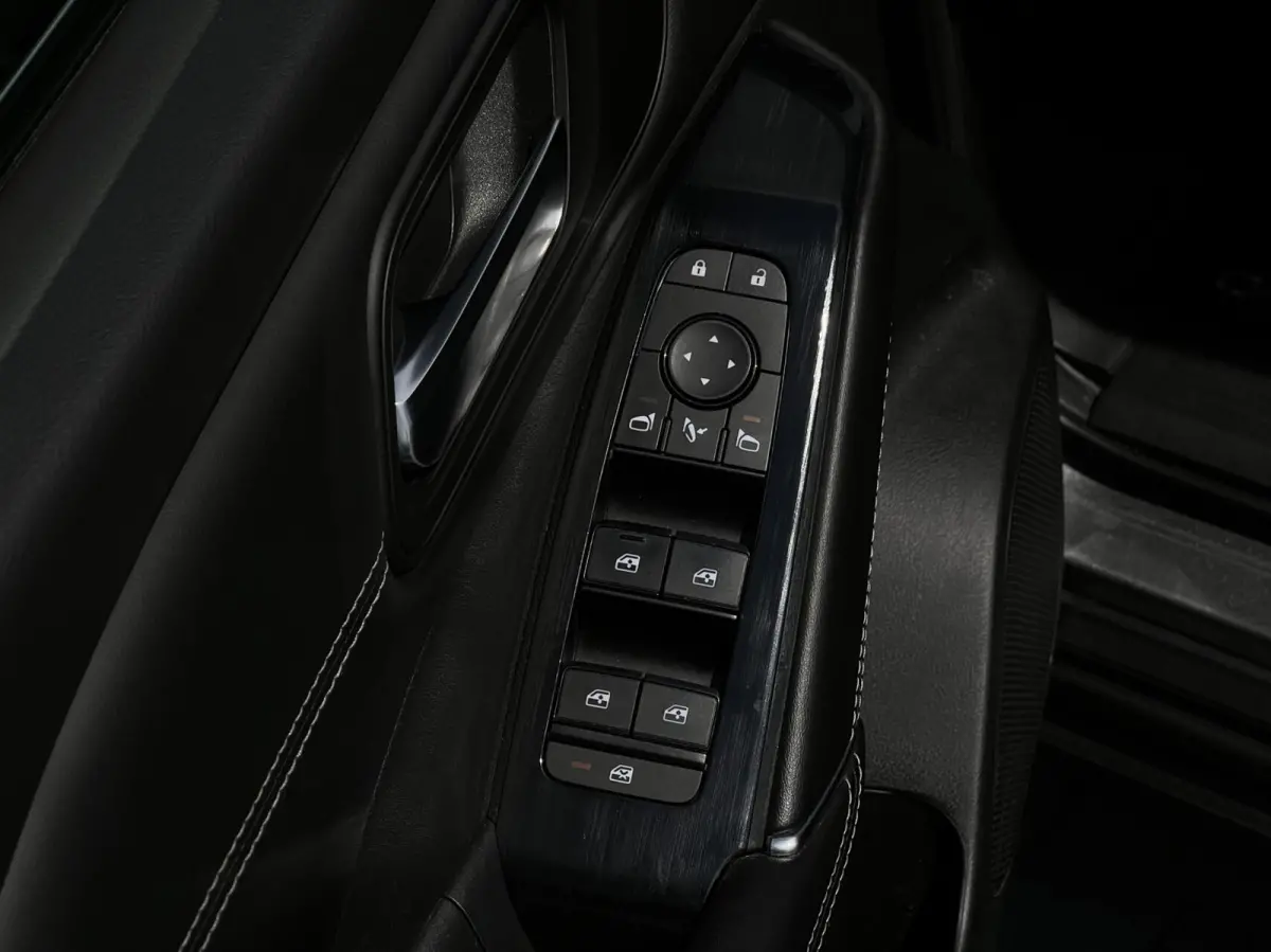 1.3 MHEV N-Connecta, NL AUTO, NAP LOGISCH, NAVIGATIE, CRUISE CONTROL, CLIMATE CONTROL, DODEHOEK, KEYLESS, LED, PDC, LICHTMETAAL 18"
