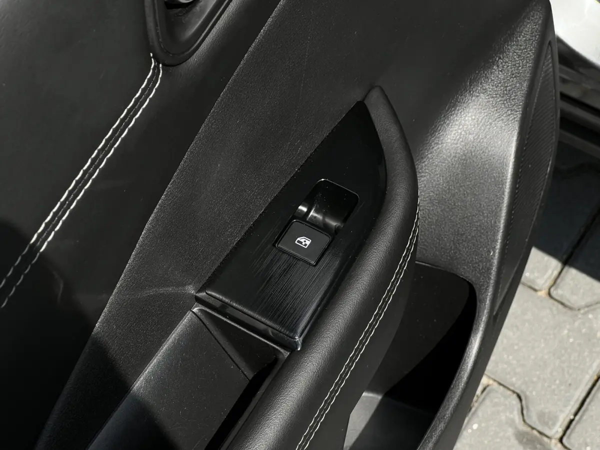 1.3 MHEV N-Connecta, NL AUTO, NAP LOGISCH, NAVIGATIE, CRUISE CONTROL, CLIMATE CONTROL, DODEHOEK, KEYLESS, LED, PDC, LICHTMETAAL 18"
