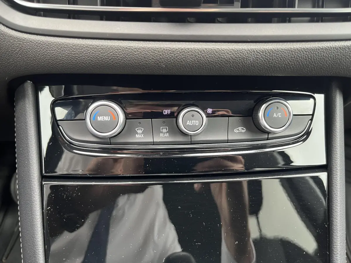 1.2 Turbo Business Elegance | Climate Control | Cruise Control | Achteruitrijcamera | Elektrisch Bedienbare Achterklep | Navigatie | Dodehoekdetectie | Apple Carplay/ Android Auto |