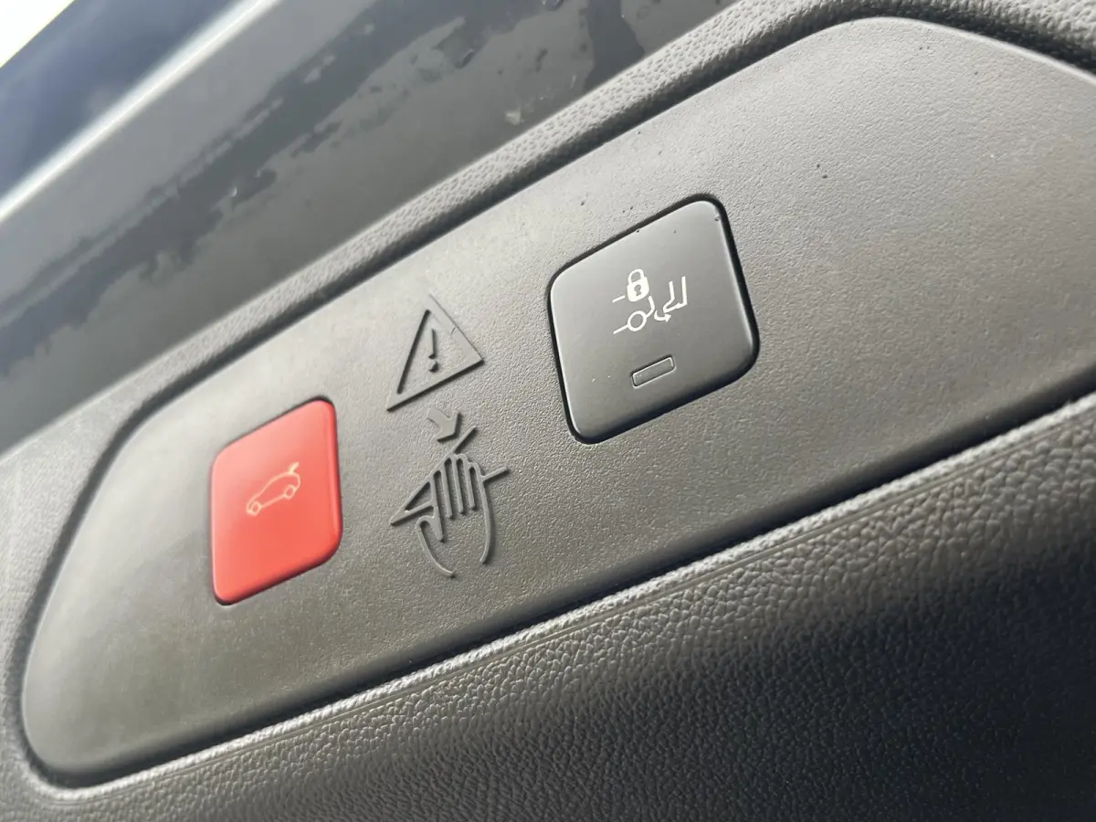 1.2 Turbo Business Elegance | Climate Control | Cruise Control | Achteruitrijcamera | Elektrisch Bedienbare Achterklep | Navigatie | Dodehoekdetectie | Apple Carplay/ Android Auto |