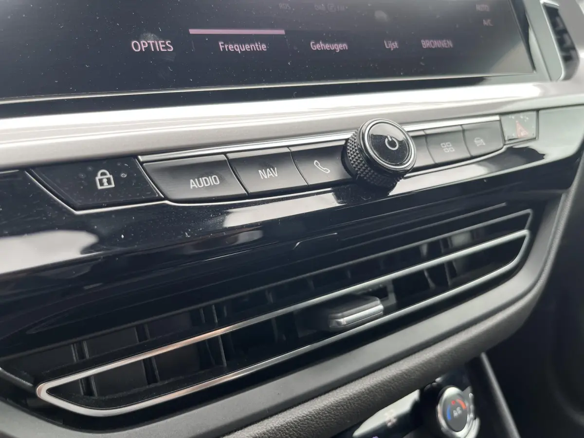 1.2 Turbo Business Elegance | Climate Control | Cruise Control | Achteruitrijcamera | Elektrisch Bedienbare Achterklep | Navigatie | Dodehoekdetectie | Apple Carplay/ Android Auto |