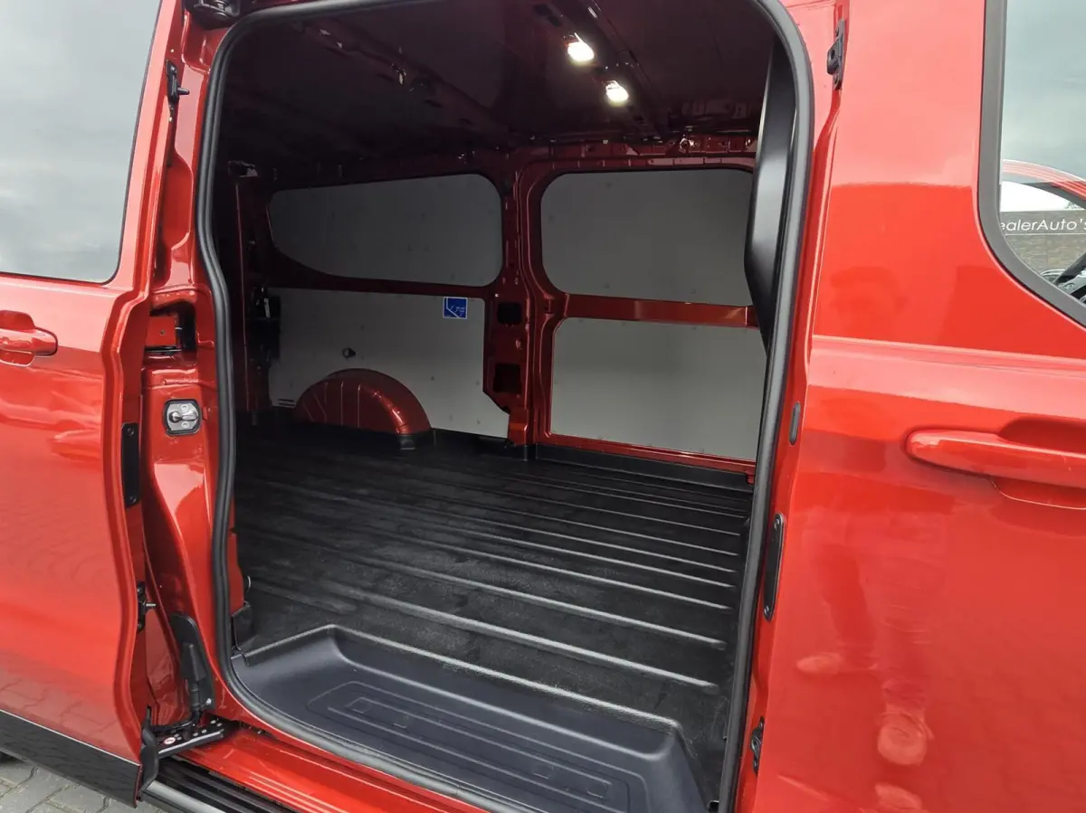 320 2.0TDCI L2H1 | Veel extra`s | Adaptive Cruise Control