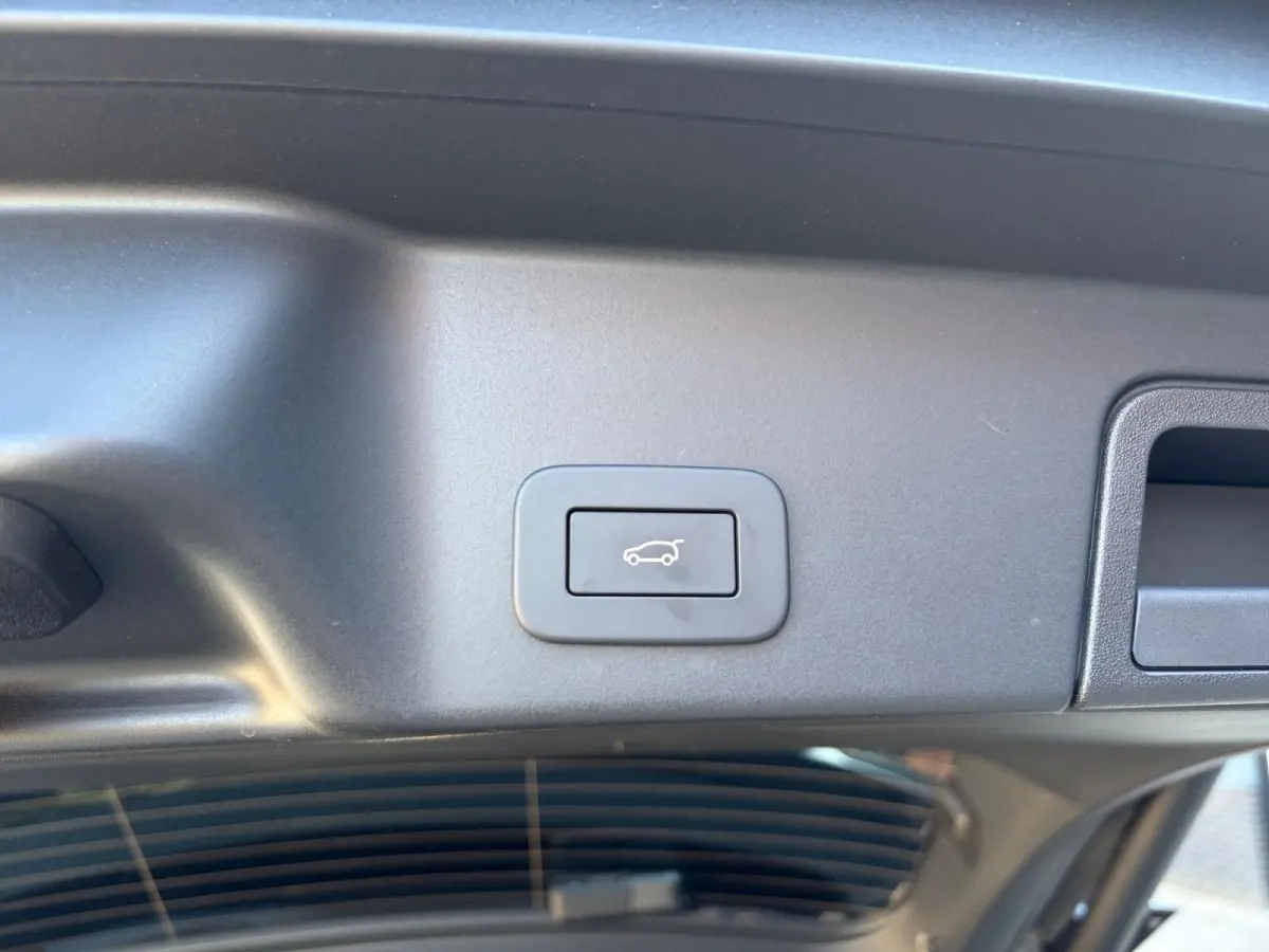 1.5 P270e PHEV AWD SE Dynamic Edition | Black Pack | Keramische coating | Panoramadak | Meridian audio-installatie | Elektrisch verstelbare stoelen incl. geheugenfunctie | 3D camera | Apple/
