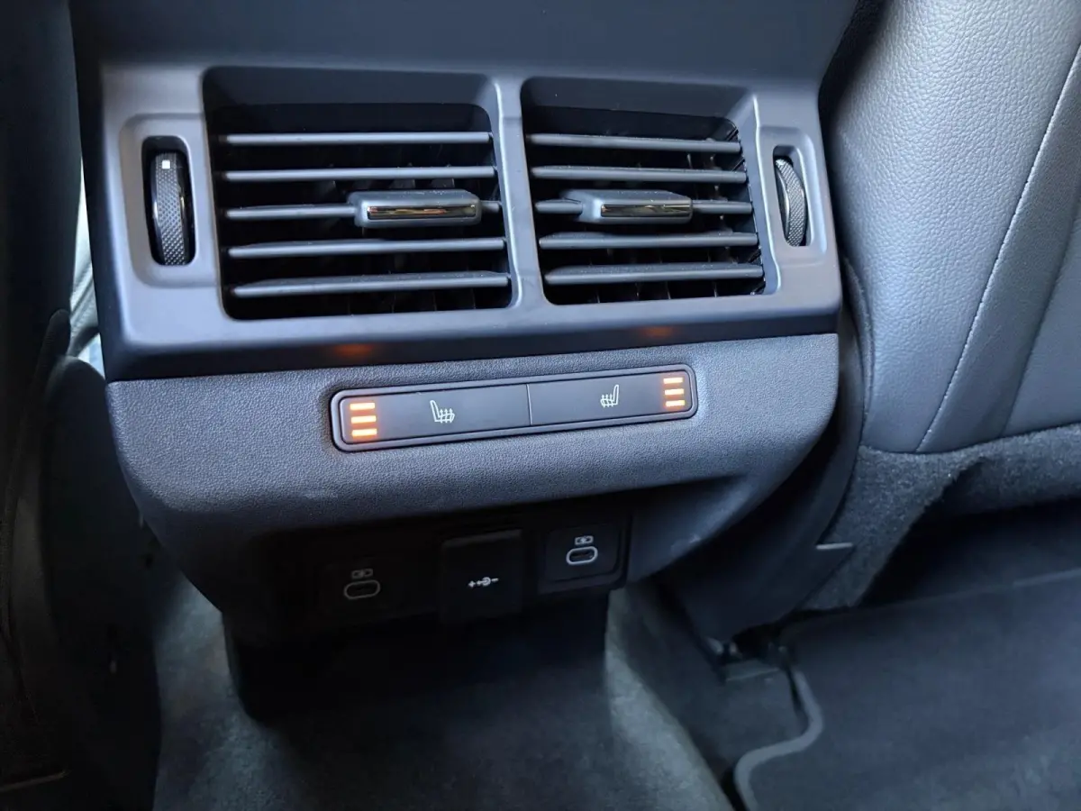 1.5 P270e PHEV AWD SE Dynamic Edition | Black Pack | Keramische coating | Panoramadak | Meridian audio-installatie | Elektrisch verstelbare stoelen incl. geheugenfunctie | 3D camera | Apple/