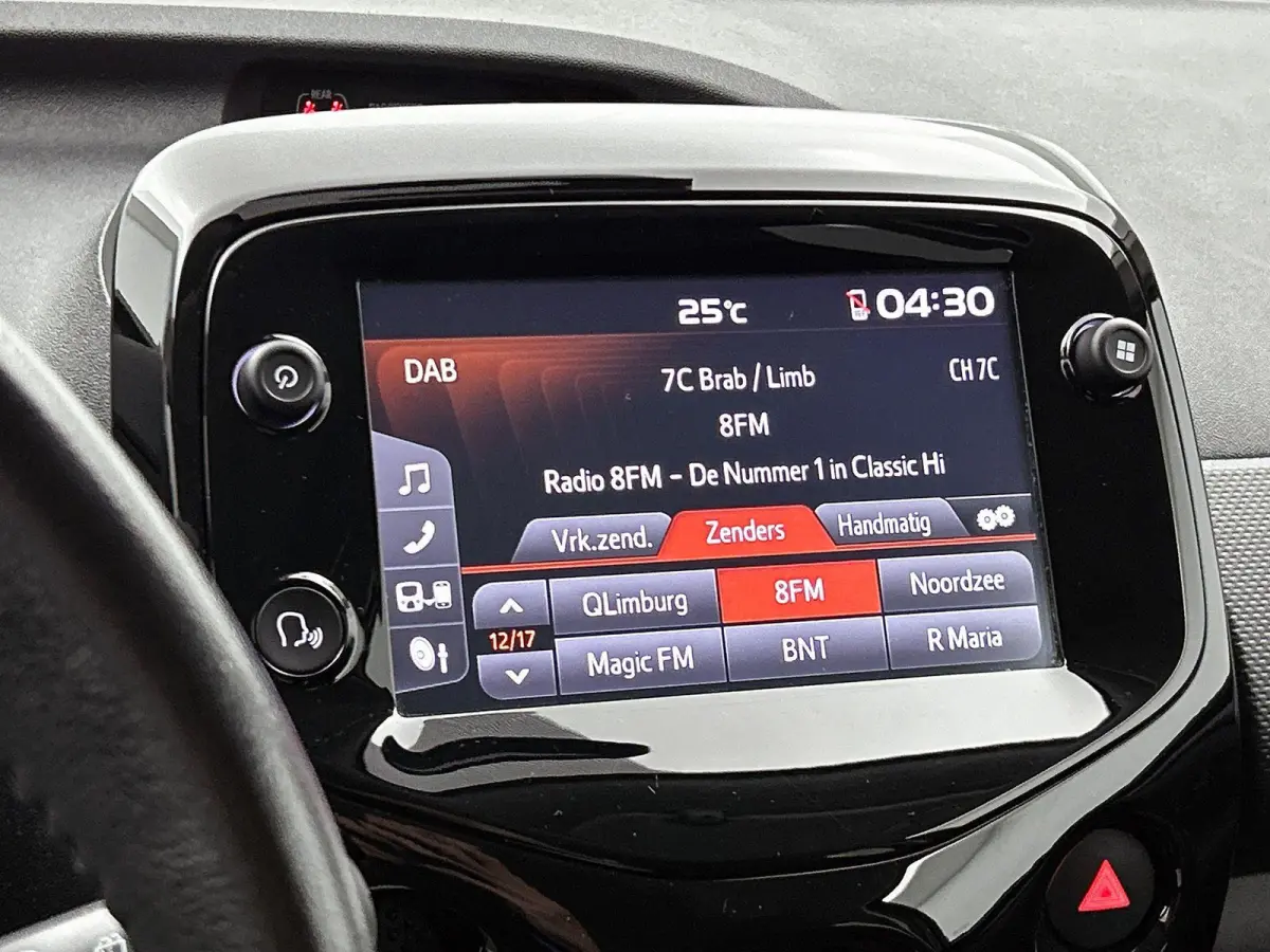 1.0 VTi Feel 72 PK | Airco | Camera | Privacy glass | DAB | Apple carplay | Android auto |