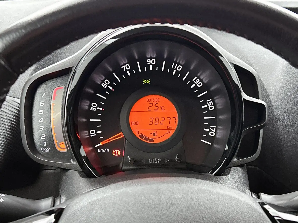 1.0 VTi Feel 72 PK | Airco | Camera | Privacy glass | DAB | Apple carplay | Android auto |