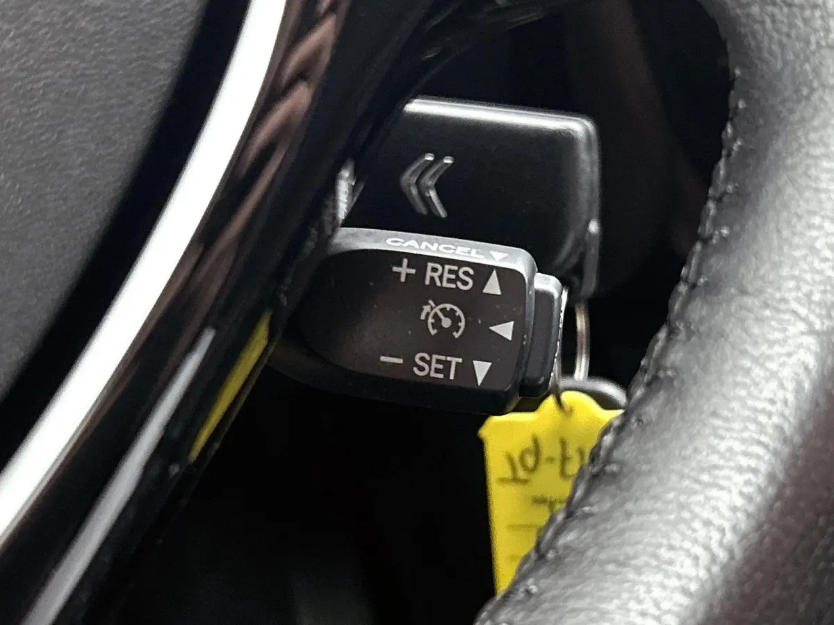 1.0 VTi Feel 72 PK | Airco | Camera | Privacy glass | DAB | Apple carplay | Android auto |