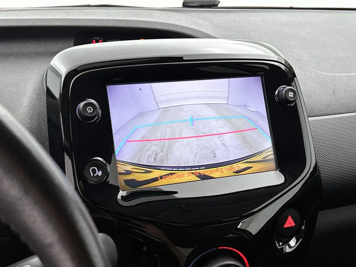 1.0 VTi Feel 72 PK | Airco | Camera | Privacy glass | DAB | Apple carplay | Android auto |