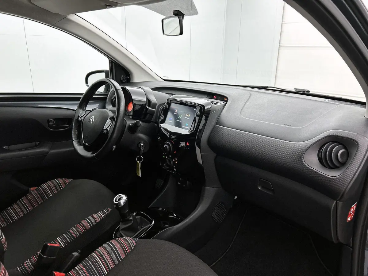 1.0 VTi Feel 72 PK | Airco | Camera | Privacy glass | DAB | Apple carplay | Android auto |