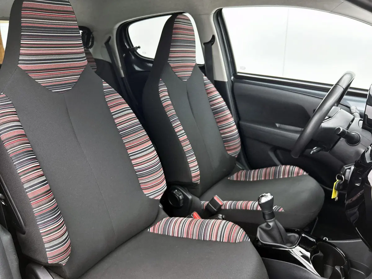 1.0 VTi Feel 72 PK | Airco | Camera | Privacy glass | DAB | Apple carplay | Android auto |