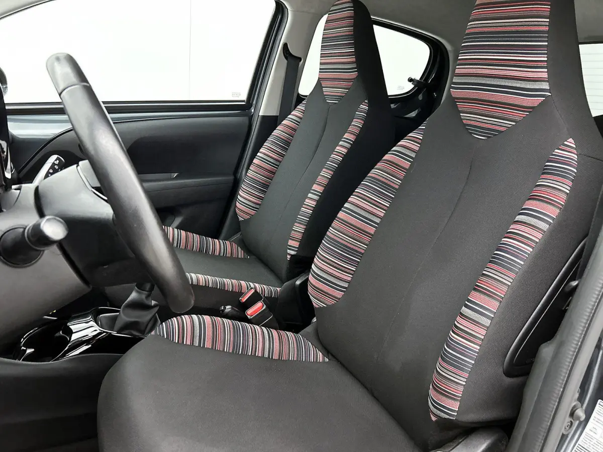 1.0 VTi Feel 72 PK | Airco | Camera | Privacy glass | DAB | Apple carplay | Android auto |