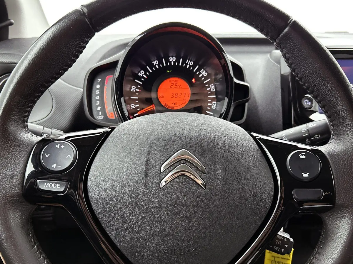 1.0 VTi Feel 72 PK | Airco | Camera | Privacy glass | DAB | Apple carplay | Android auto |