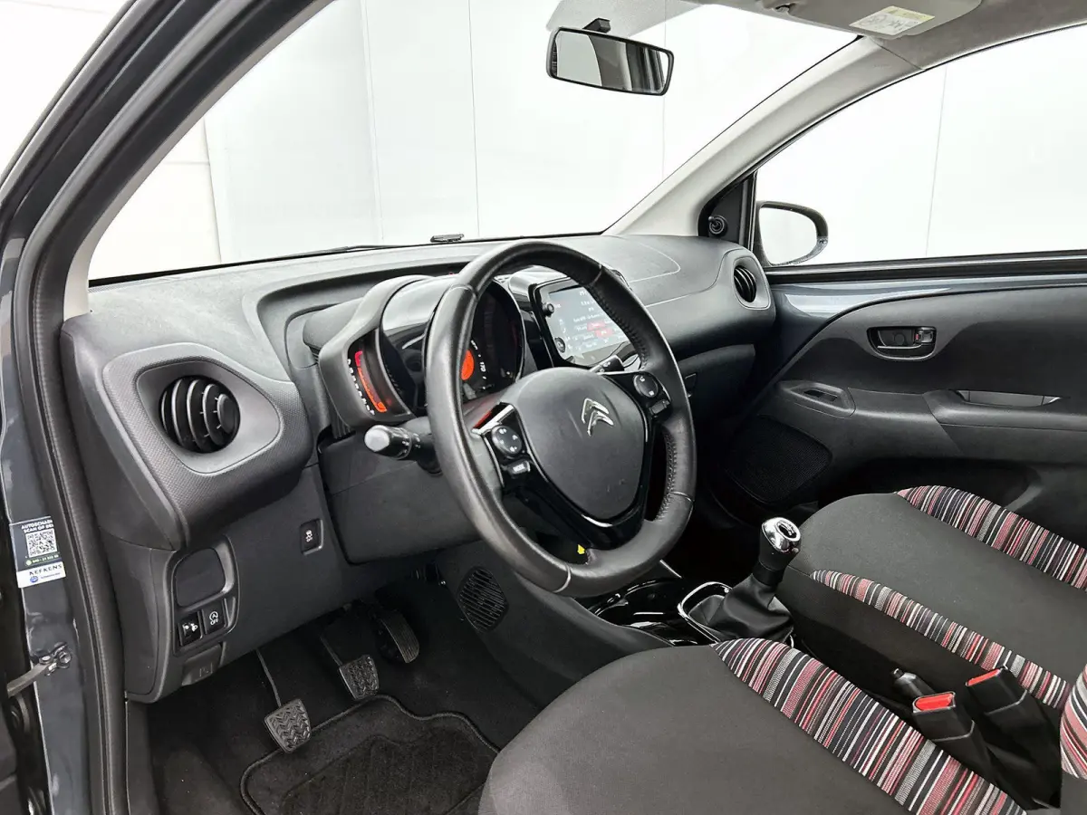 1.0 VTi Feel 72 PK | Airco | Camera | Privacy glass | DAB | Apple carplay | Android auto |