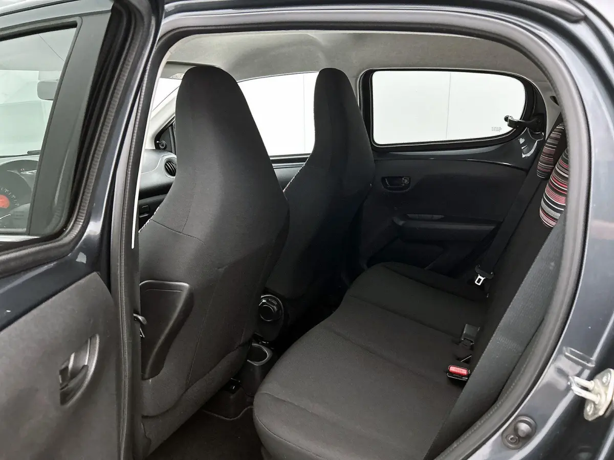 1.0 VTi Feel 72 PK | Airco | Camera | Privacy glass | DAB | Apple carplay | Android auto |