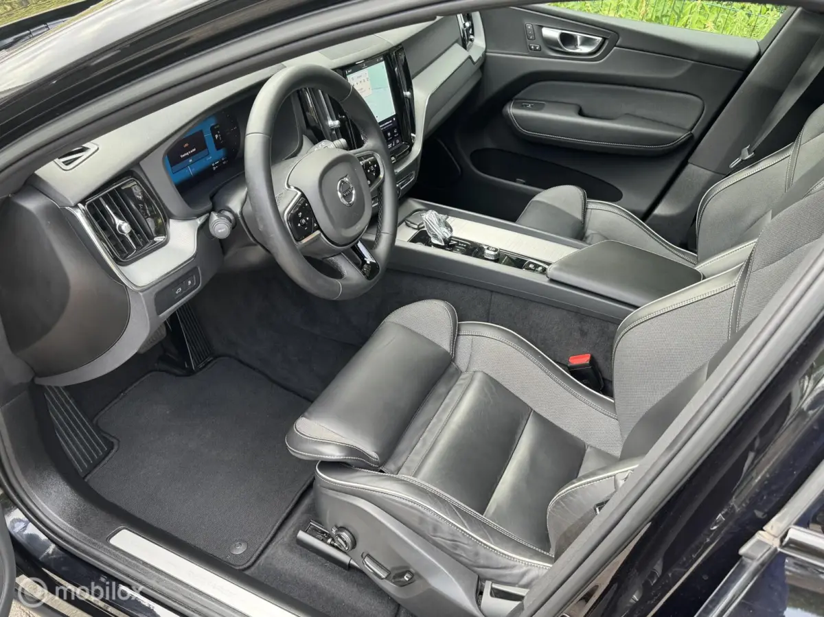 2.0 T6 Plug-in hybrid AWD Plus Dark