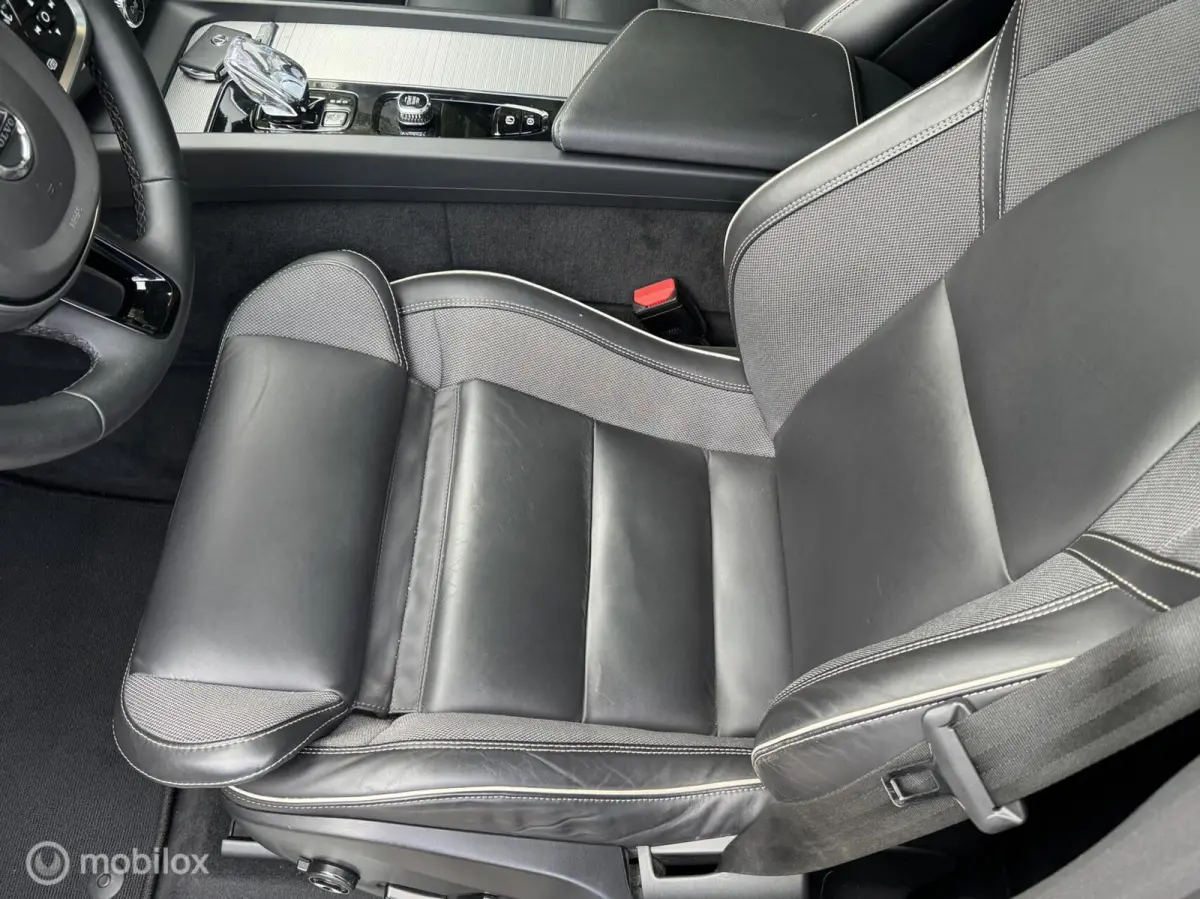 2.0 T6 Plug-in hybrid AWD Plus Dark