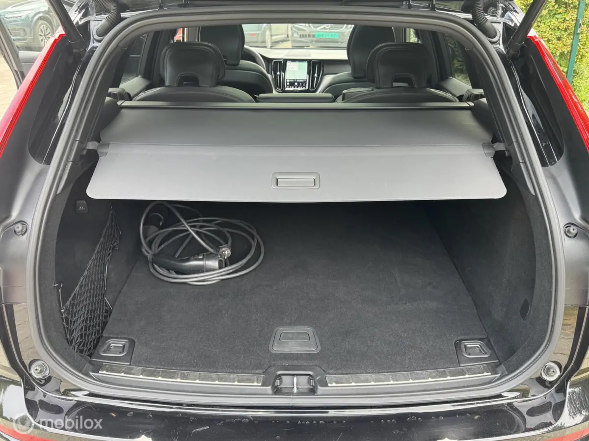 2.0 T6 Plug-in hybrid AWD Plus Dark