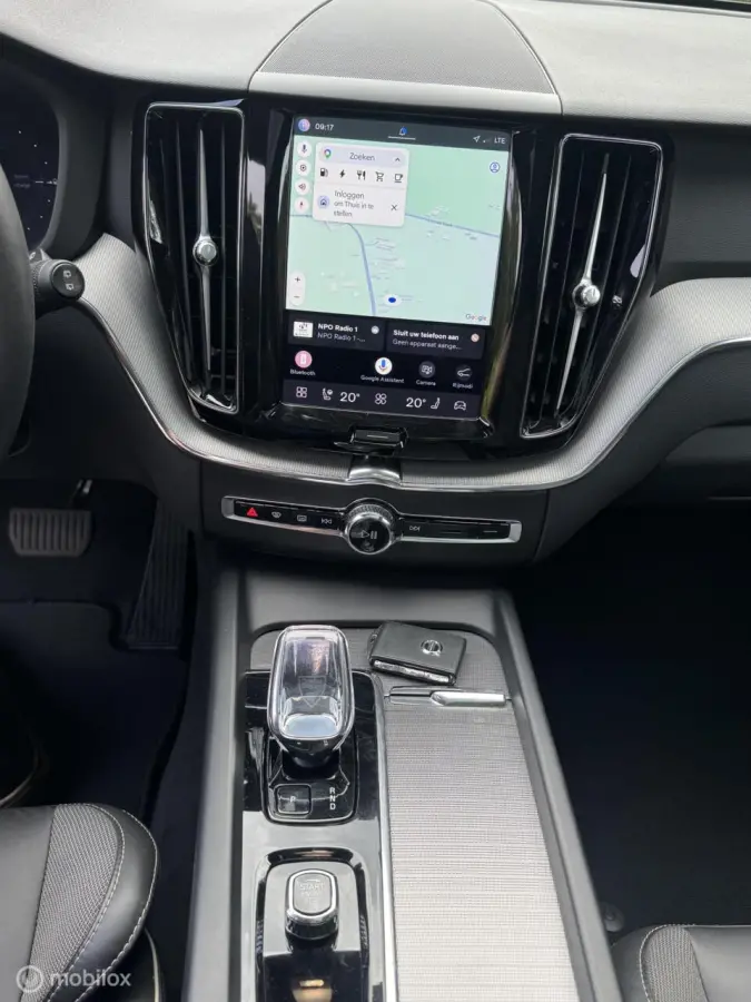 2.0 T6 Plug-in hybrid AWD Plus Dark