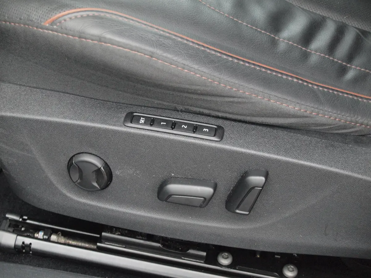 80 First Edition | Camera | Trekhaak | Leer | Warmtepomp | Sfeerverlichting | Apple Carplay |