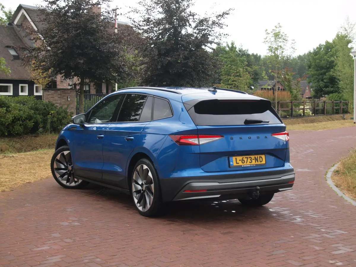 80 First Edition | Camera | Trekhaak | Leer | Warmtepomp | Sfeerverlichting | Apple Carplay |