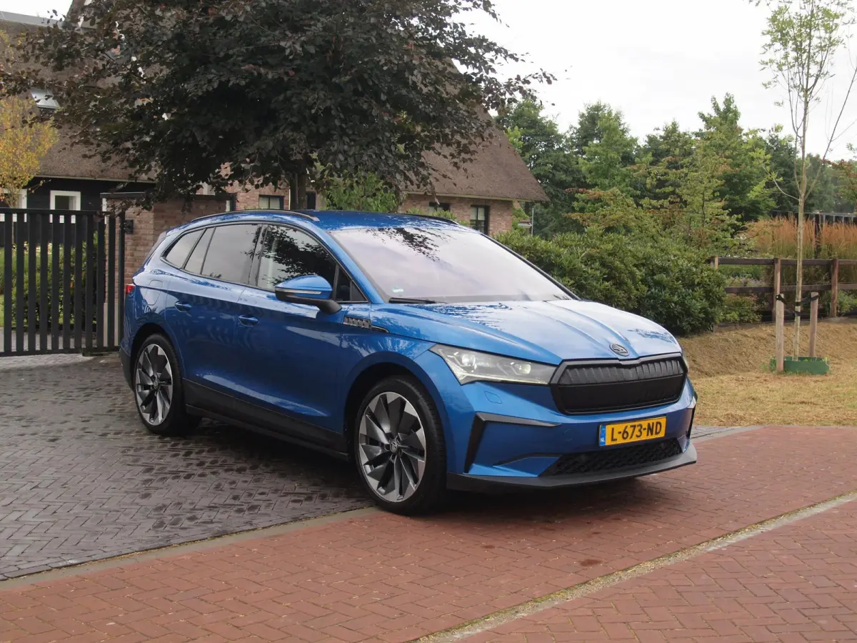 80 First Edition | Camera | Trekhaak | Leer | Warmtepomp | Sfeerverlichting | Apple Carplay |