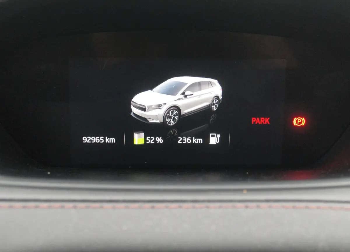 80 First Edition | Camera | Trekhaak | Leer | Warmtepomp | Sfeerverlichting | Apple Carplay |