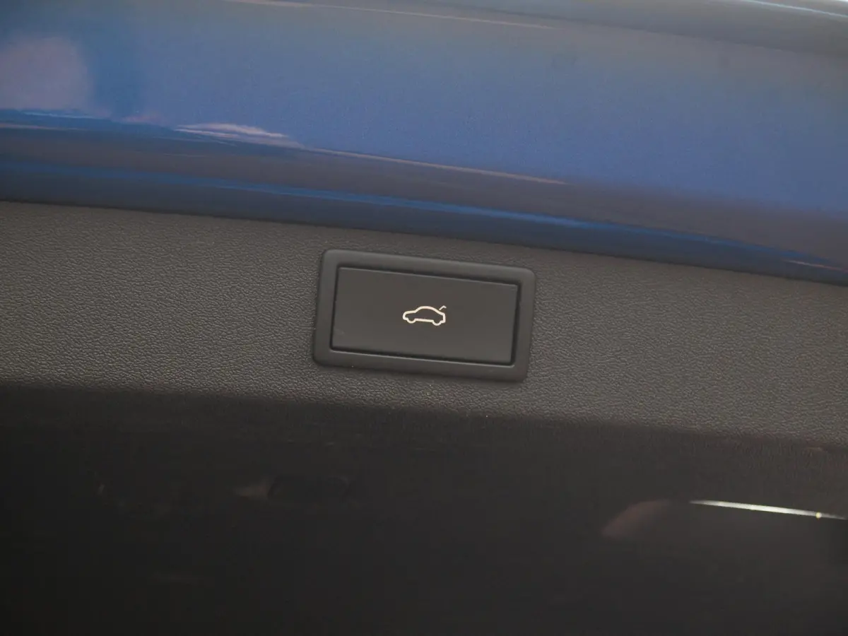 80 First Edition | Camera | Trekhaak | Leer | Warmtepomp | Sfeerverlichting | Apple Carplay |