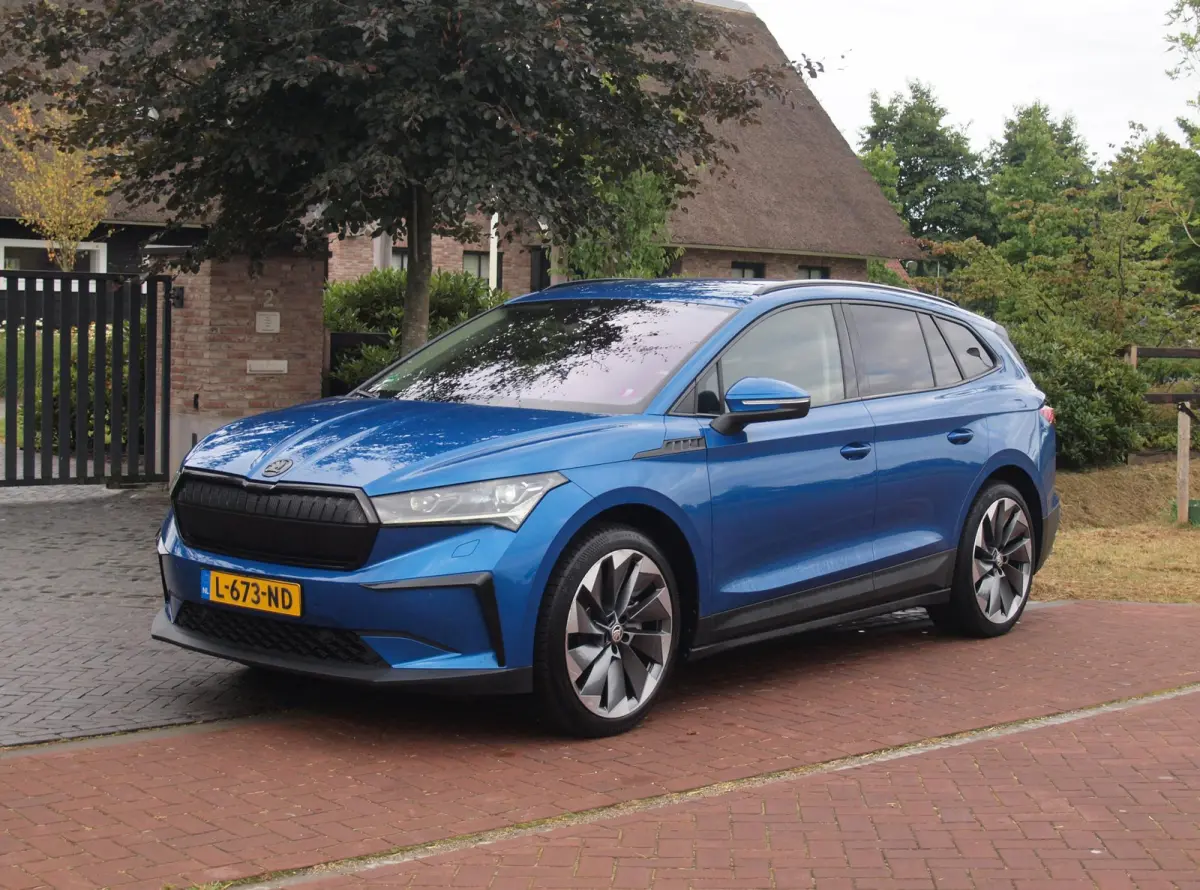 80 First Edition | Camera | Trekhaak | Leer | Warmtepomp | Sfeerverlichting | Apple Carplay |