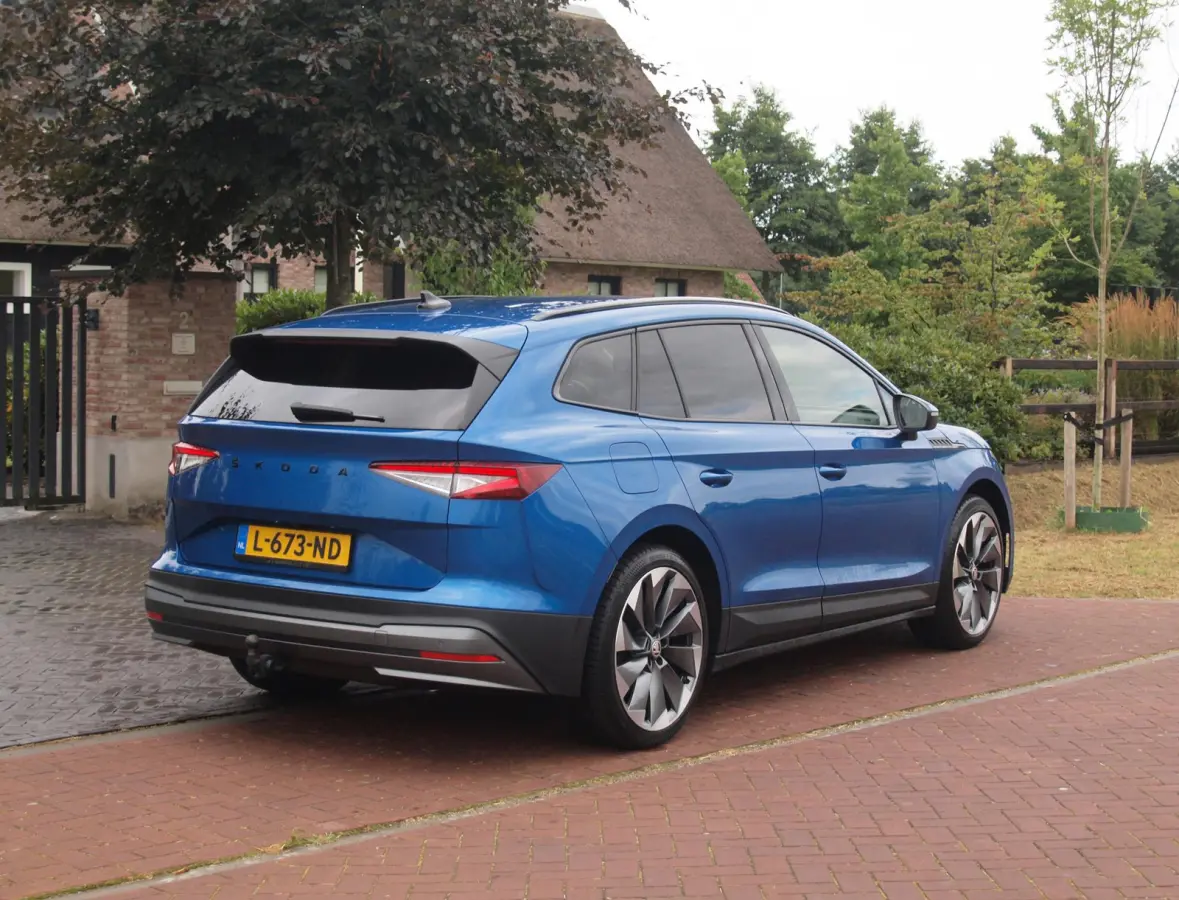 80 First Edition | Camera | Trekhaak | Leer | Warmtepomp | Sfeerverlichting | Apple Carplay |