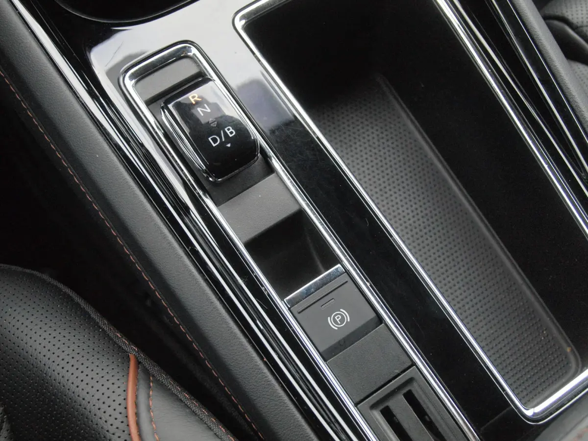 80 First Edition | Camera | Trekhaak | Leer | Warmtepomp | Sfeerverlichting | Apple Carplay |