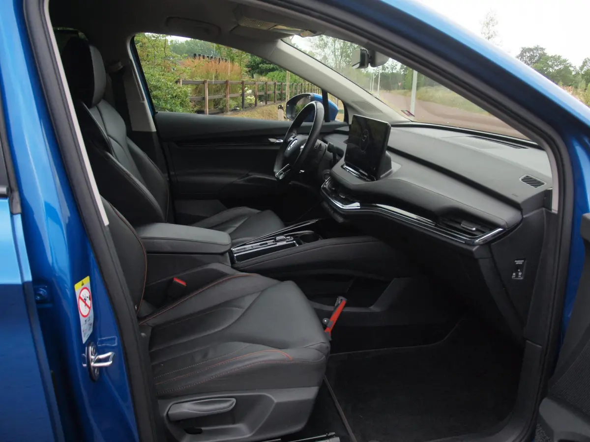 80 First Edition | Camera | Trekhaak | Leer | Warmtepomp | Sfeerverlichting | Apple Carplay |