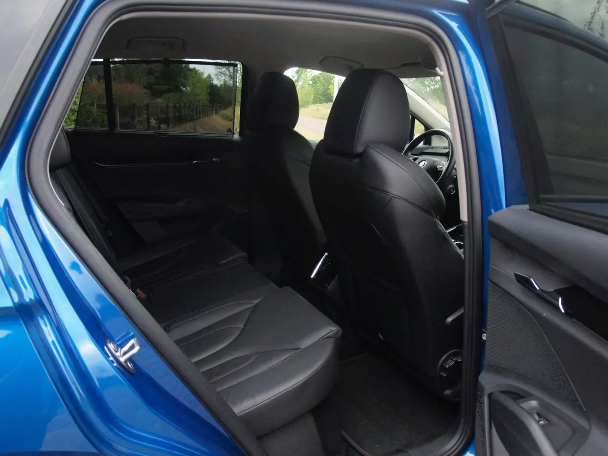 80 First Edition | Camera | Trekhaak | Leer | Warmtepomp | Sfeerverlichting | Apple Carplay |