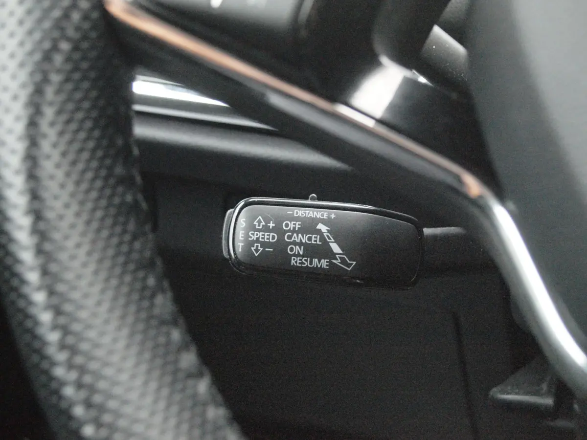 80 First Edition | Camera | Trekhaak | Leer | Warmtepomp | Sfeerverlichting | Apple Carplay |