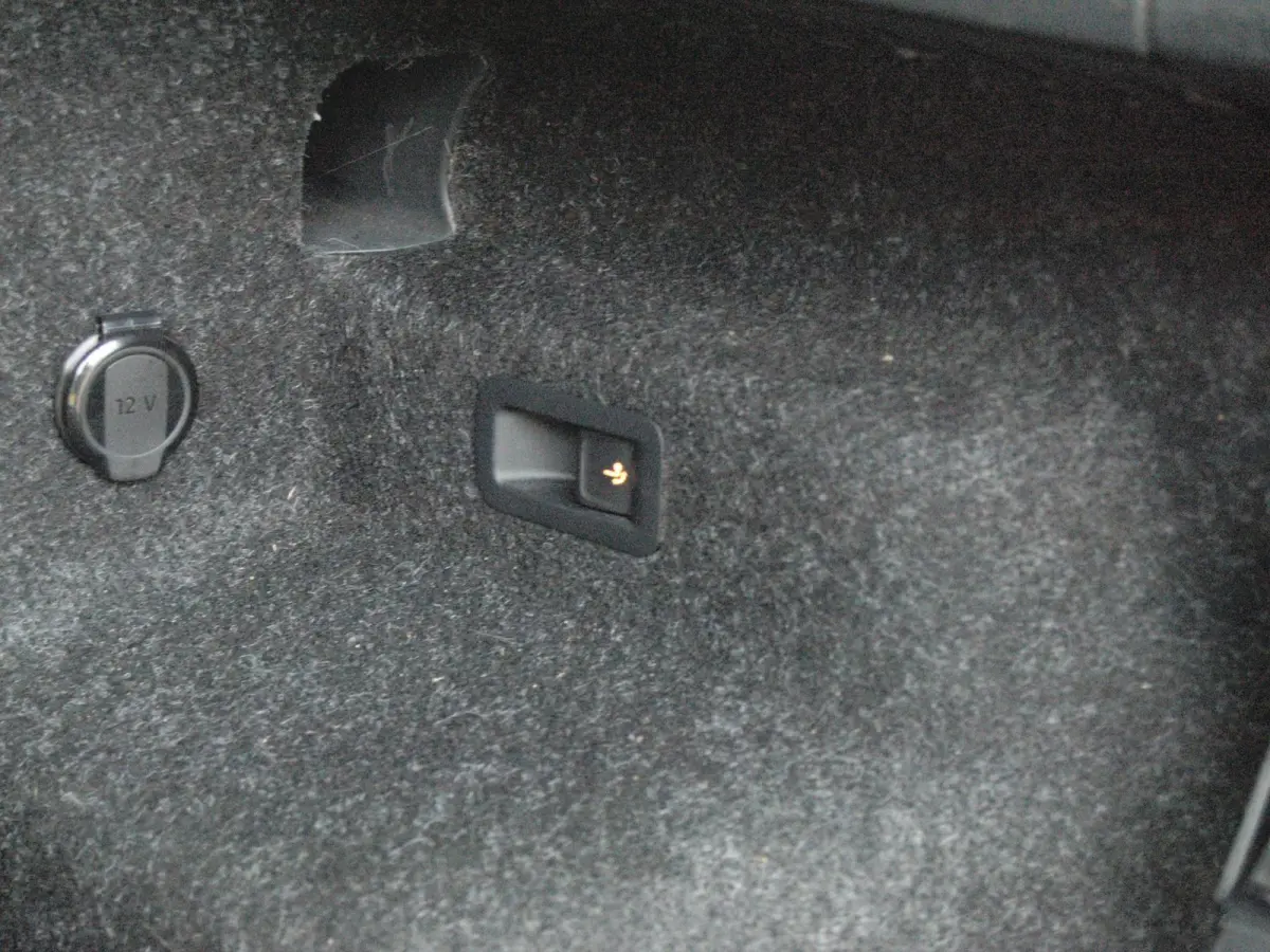 80 First Edition | Camera | Trekhaak | Leer | Warmtepomp | Sfeerverlichting | Apple Carplay |