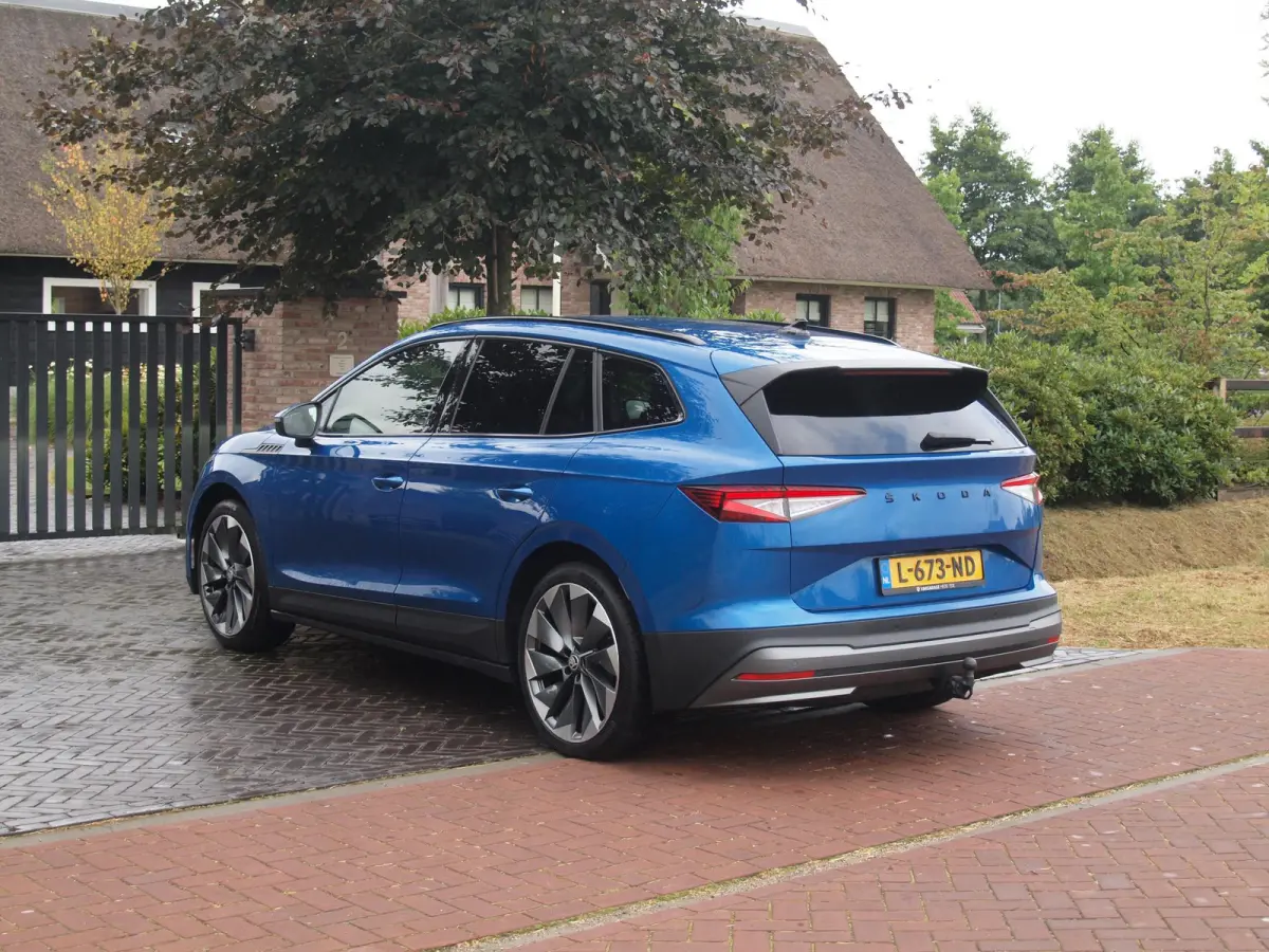 80 First Edition | Camera | Trekhaak | Leer | Warmtepomp | Sfeerverlichting | Apple Carplay |