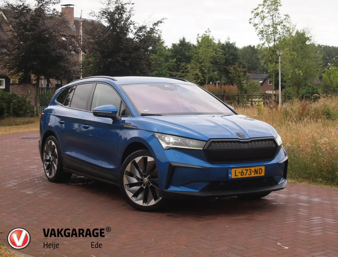 80 First Edition | Camera | Trekhaak | Leer | Warmtepomp | Sfeerverlichting | Apple Carplay |