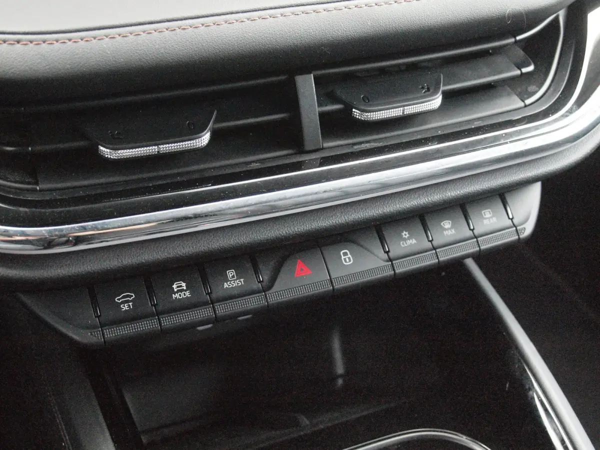 80 First Edition | Camera | Trekhaak | Leer | Warmtepomp | Sfeerverlichting | Apple Carplay |