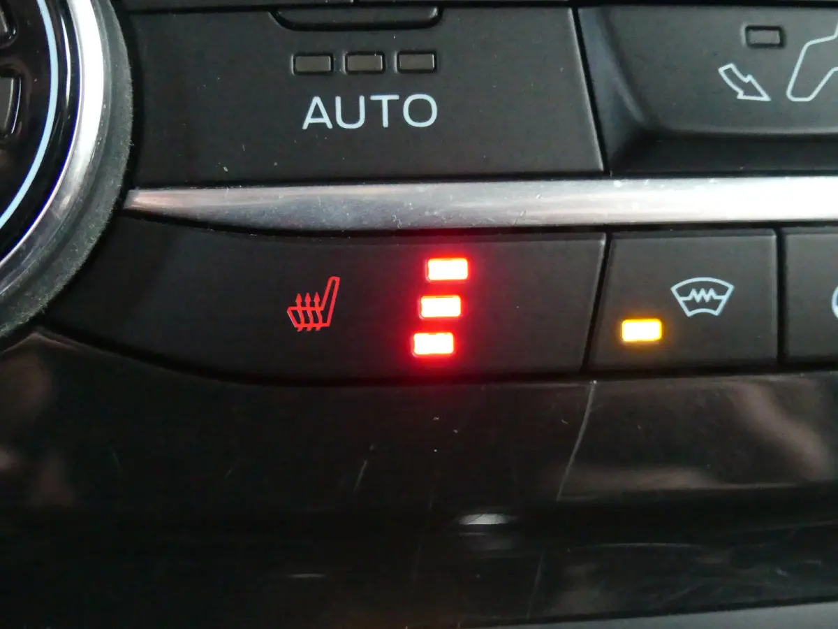 | NL-AUTO! | 1E EIGENAAR! | TREKHAAK | WINTERPACK | B&O AUDIO | DEALER OH! | CLIMATE CONTROL | NAVI | PARK SENS