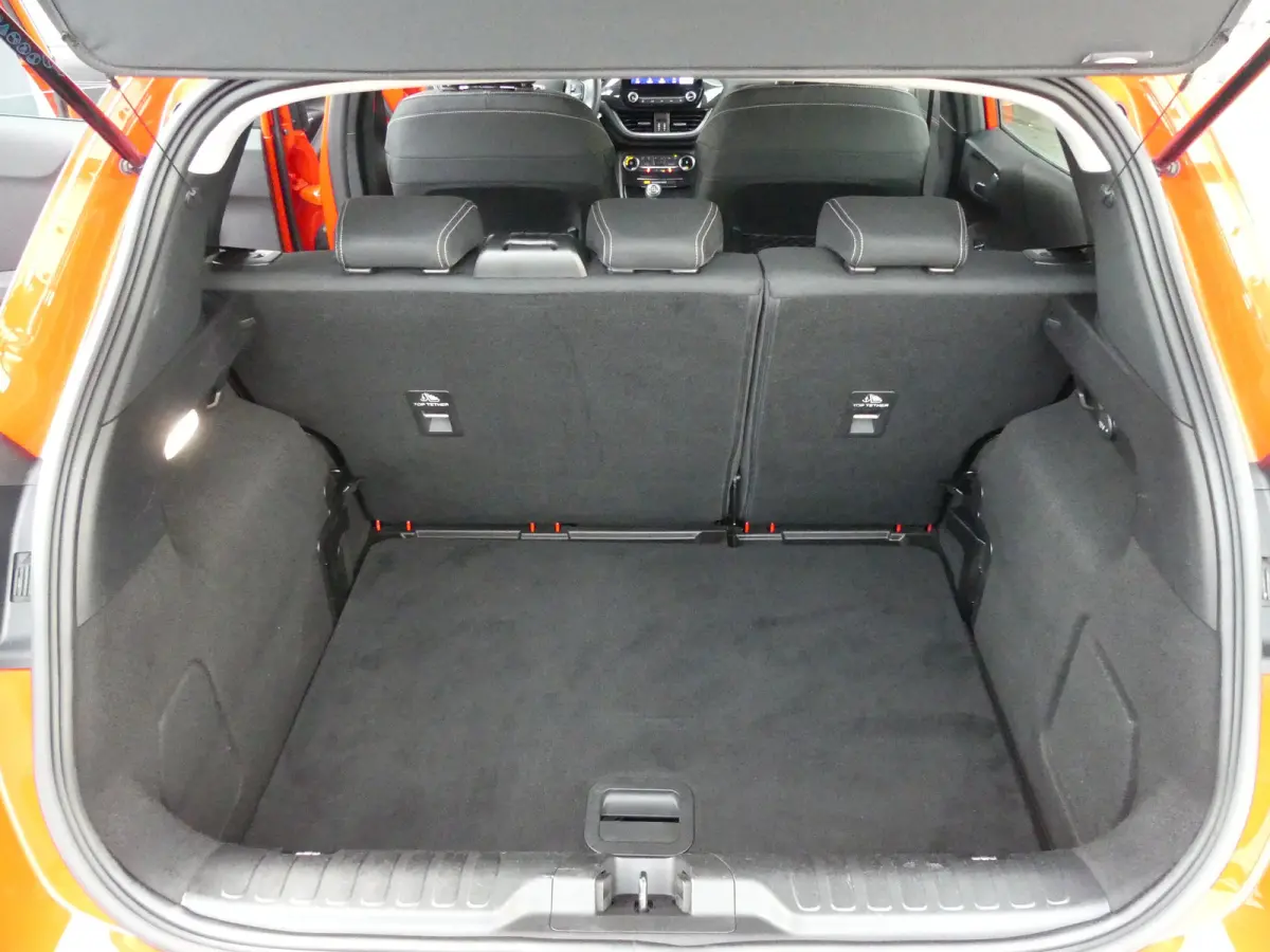 | NL-AUTO! | 1E EIGENAAR! | TREKHAAK | WINTERPACK | B&O AUDIO | DEALER OH! | CLIMATE CONTROL | NAVI | PARK SENS