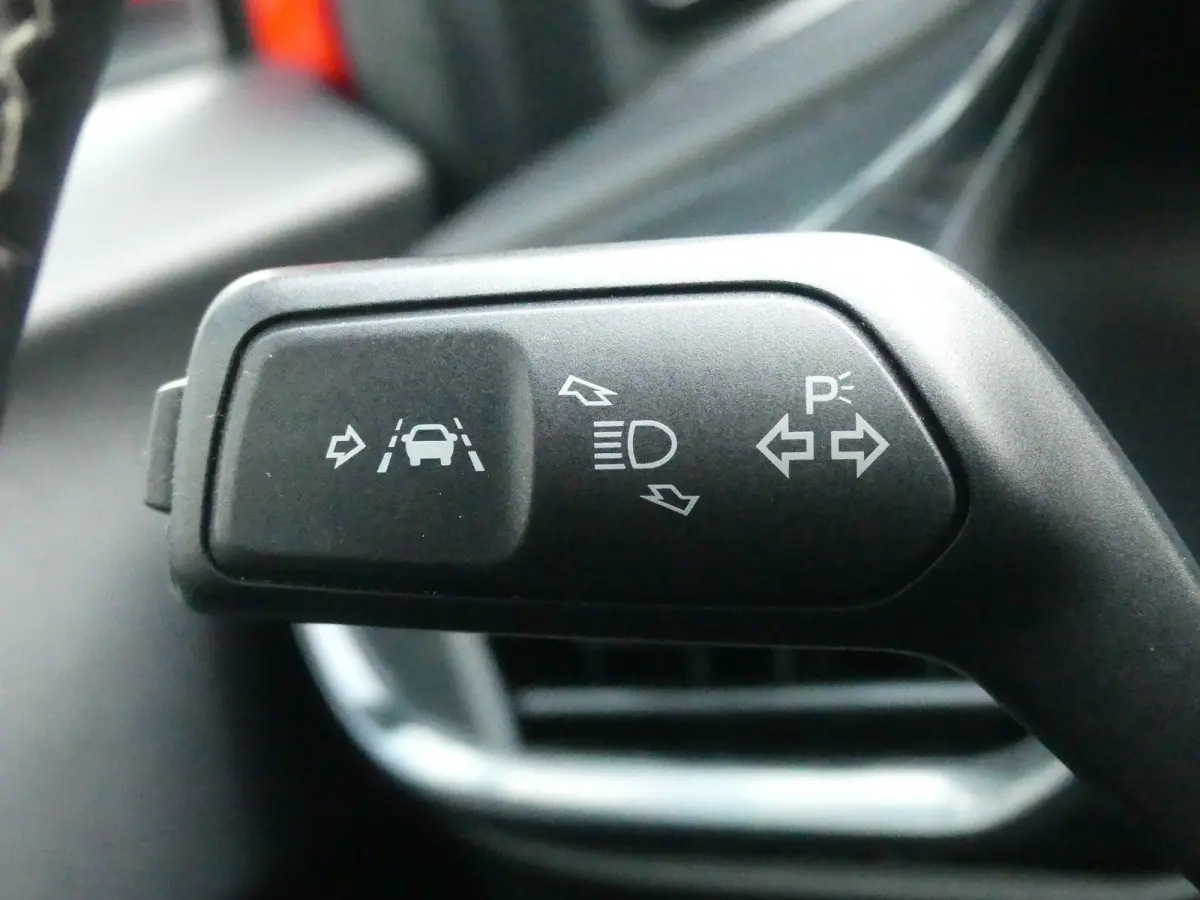 | NL-AUTO! | 1E EIGENAAR! | TREKHAAK | WINTERPACK | B&O AUDIO | DEALER OH! | CLIMATE CONTROL | NAVI | PARK SENS