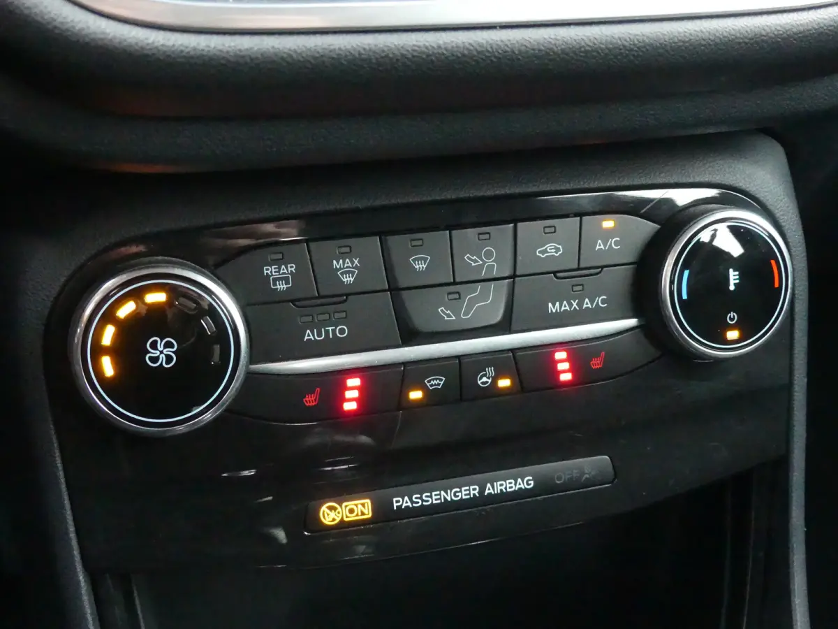 | NL-AUTO! | 1E EIGENAAR! | TREKHAAK | WINTERPACK | B&O AUDIO | DEALER OH! | CLIMATE CONTROL | NAVI | PARK SENS