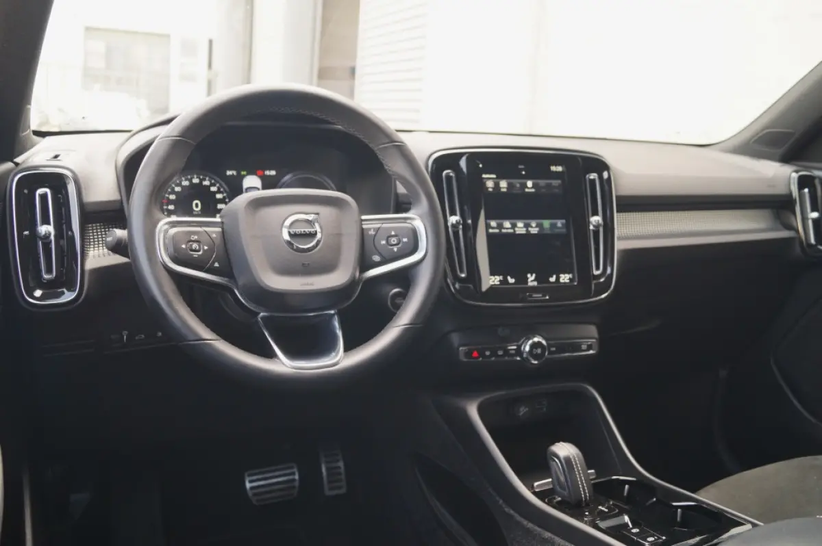 1.5 T4 R-Design -NAVI-ECC-CAM-LED-