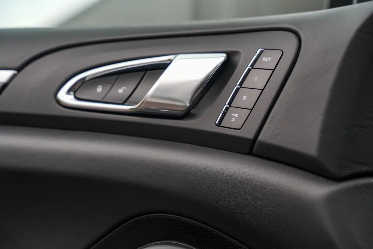3.0 D BOSE Memory Schuifdak Luchtvering Cruise Leer Stuurverw.