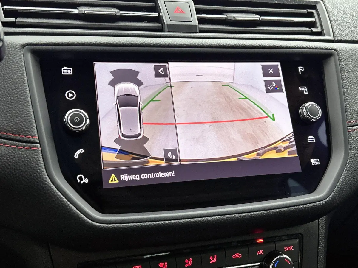 1.0 TSI FR Business Intense 116 PK | Navigatie | Climate Control | Apple Carplay | Stoelverwarming | Achteruitrijcamera | Parkeersensoren | Panoramadak |