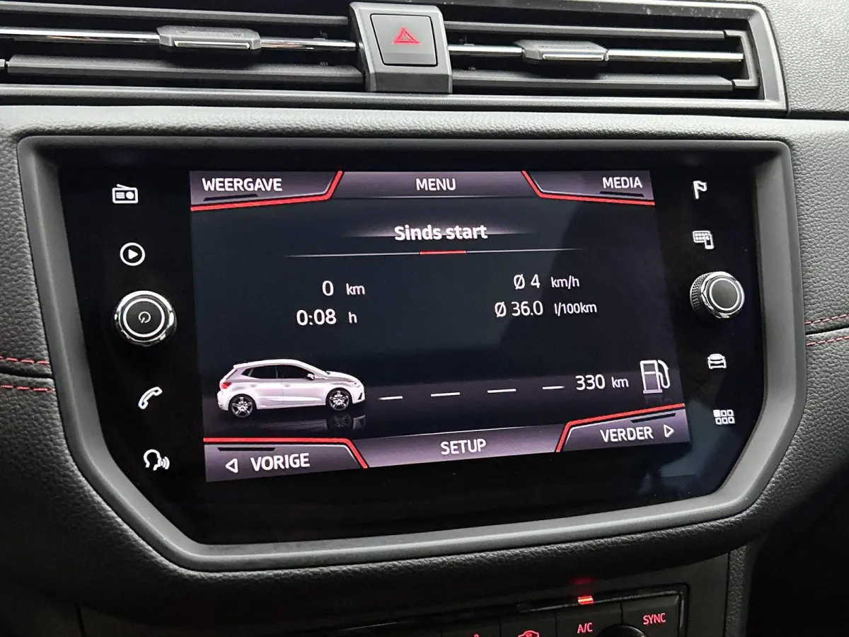 1.0 TSI FR Business Intense 116 PK | Navigatie | Climate Control | Apple Carplay | Stoelverwarming | Achteruitrijcamera | Parkeersensoren | Panoramadak |