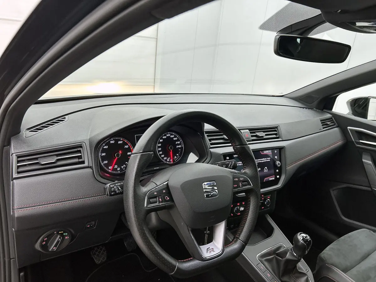 1.0 TSI FR Business Intense 116 PK | Navigatie | Climate Control | Apple Carplay | Stoelverwarming | Achteruitrijcamera | Parkeersensoren | Panoramadak |