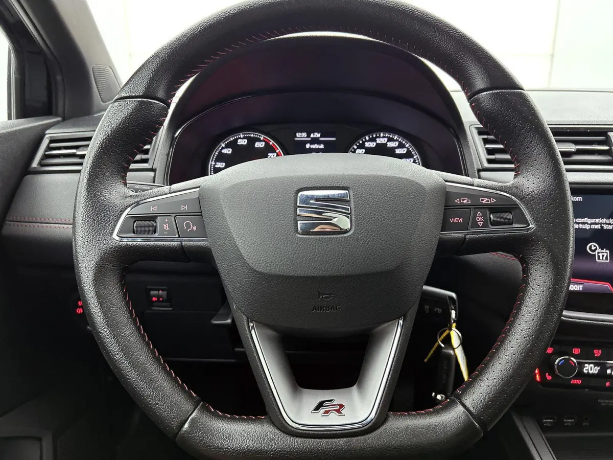 1.0 TSI FR Business Intense 116 PK | Navigatie | Climate Control | Apple Carplay | Stoelverwarming | Achteruitrijcamera | Parkeersensoren | Panoramadak |
