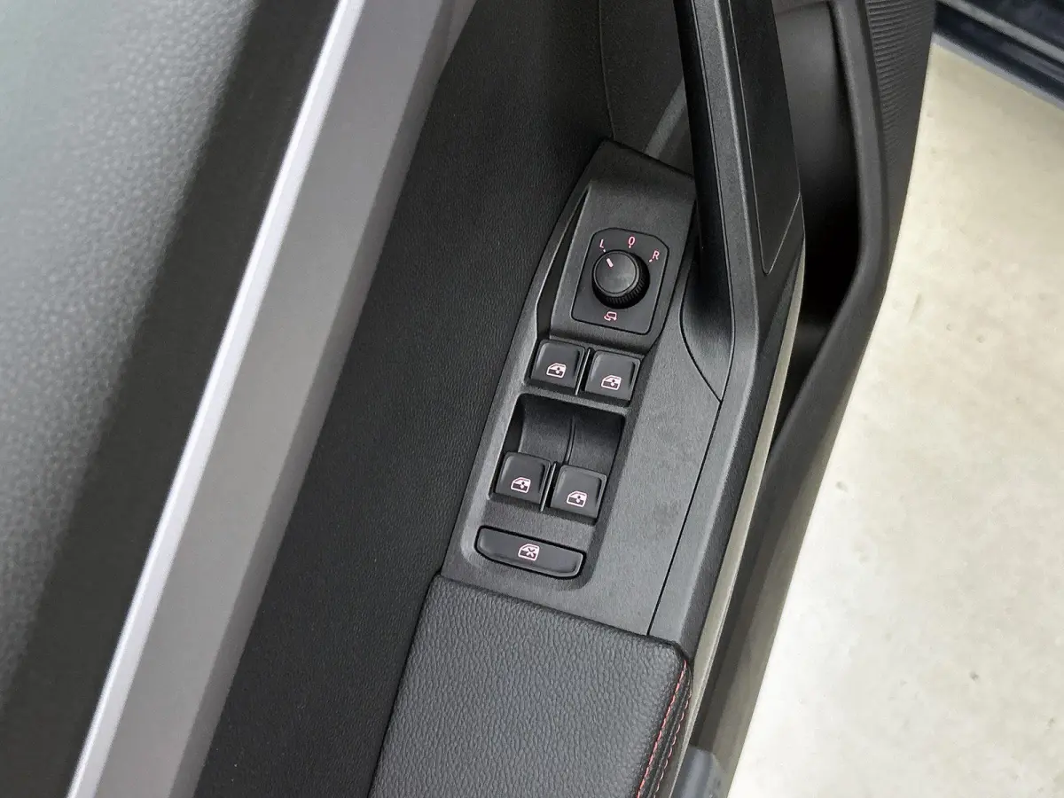 1.0 TSI FR Business Intense 116 PK | Navigatie | Climate Control | Apple Carplay | Stoelverwarming | Achteruitrijcamera | Parkeersensoren | Panoramadak |