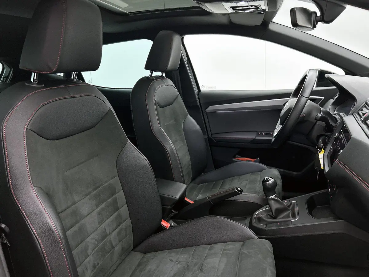 1.0 TSI FR Business Intense 116 PK | Navigatie | Climate Control | Apple Carplay | Stoelverwarming | Achteruitrijcamera | Parkeersensoren | Panoramadak |